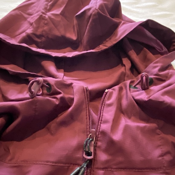 Uniqlo Lightweight Packable Jacket - Picture 7 of 8